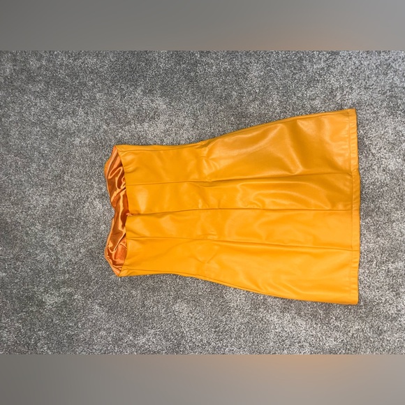 Orange leather dress - Picture 3 of 3